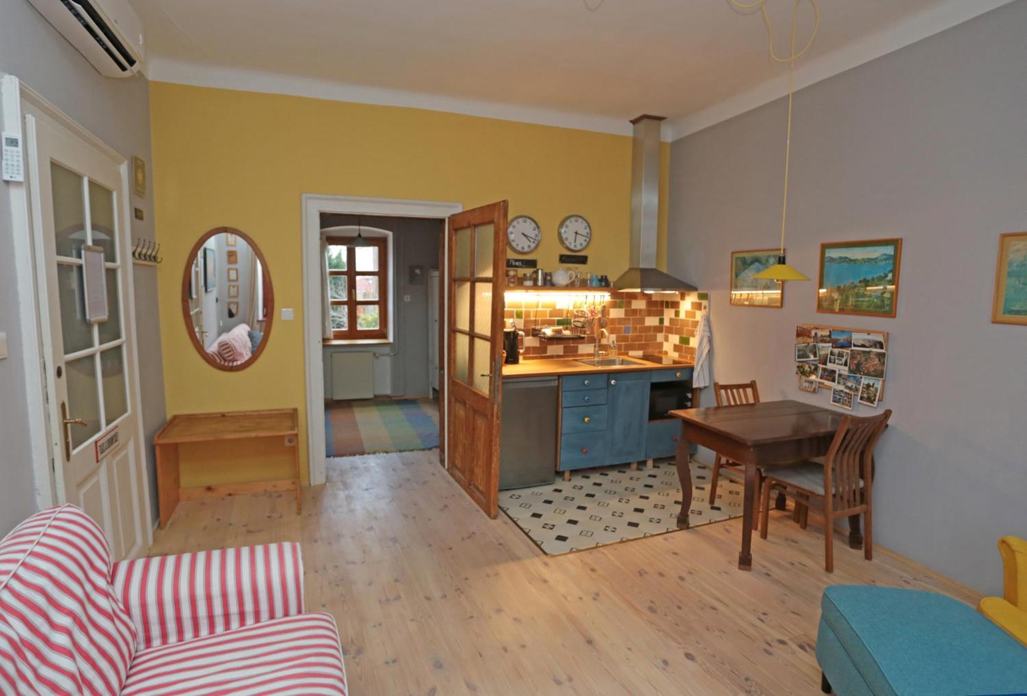 Green Tree Apartment Печ Екстериор снимка